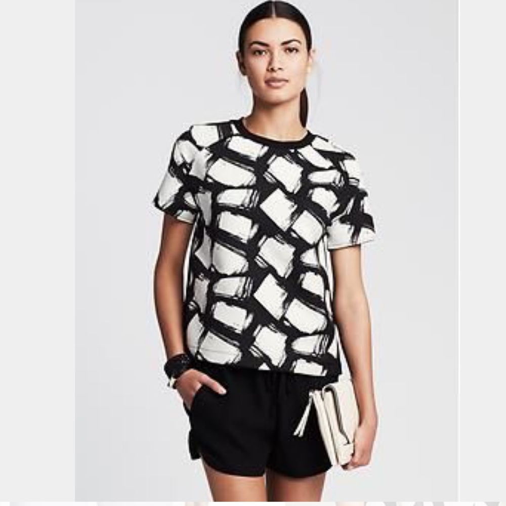 NWOT Black and white graphic print top